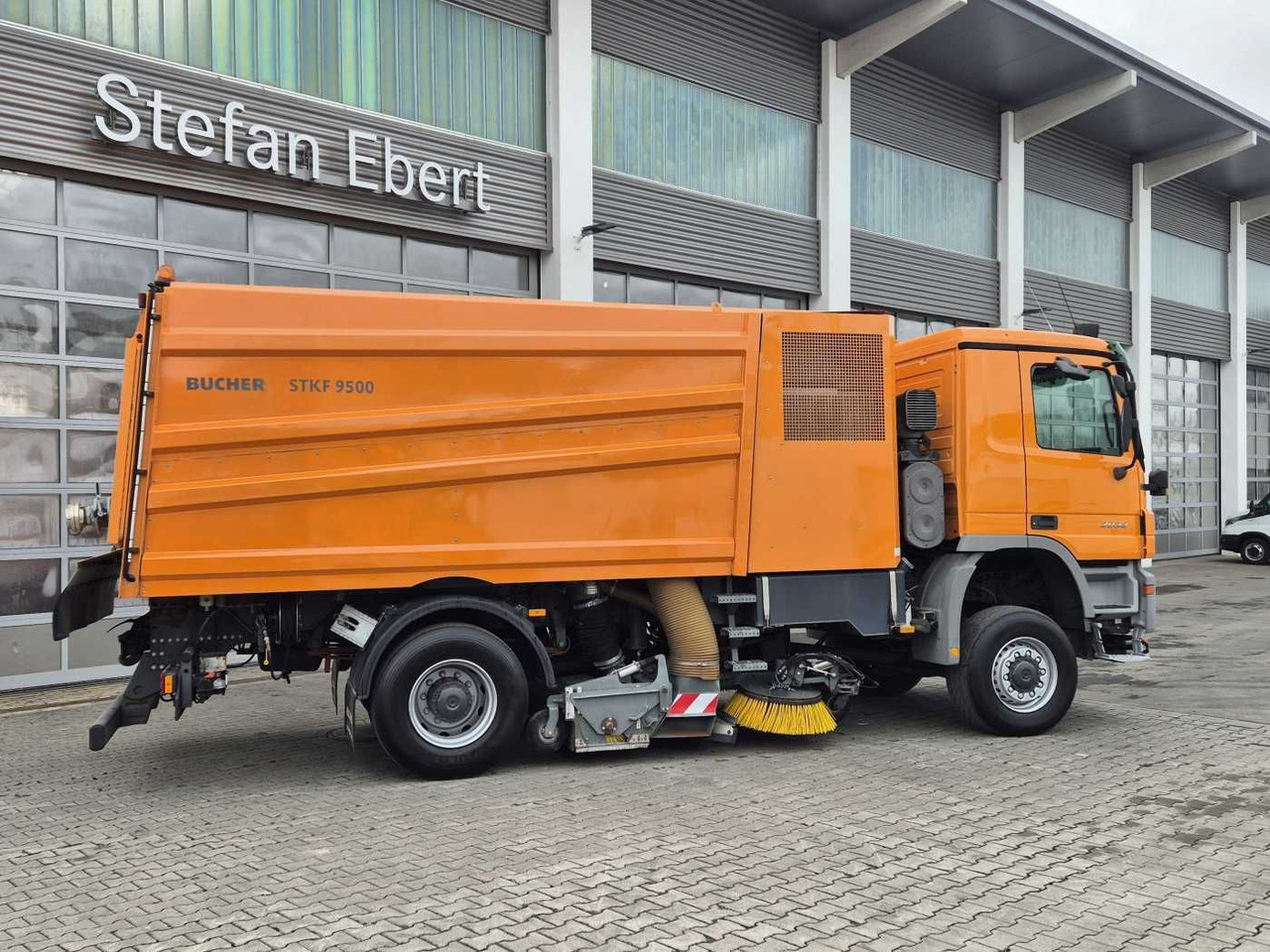 Leasing  Mercedes-Benz Actros 2032 A 4x4 Bucher STKF 9500 Airport 30x Mercedes-Benz Actros 2032 A 4x4 Bucher STKF 9500 Airport 30x: kuva Leasing  Mercedes-Benz Actros 2032 A 4x4 Bucher STKF 9500 Airport 30x Mercedes-Benz Actros 2032 A 4x4 Bucher STKF 9500 Airport 30x