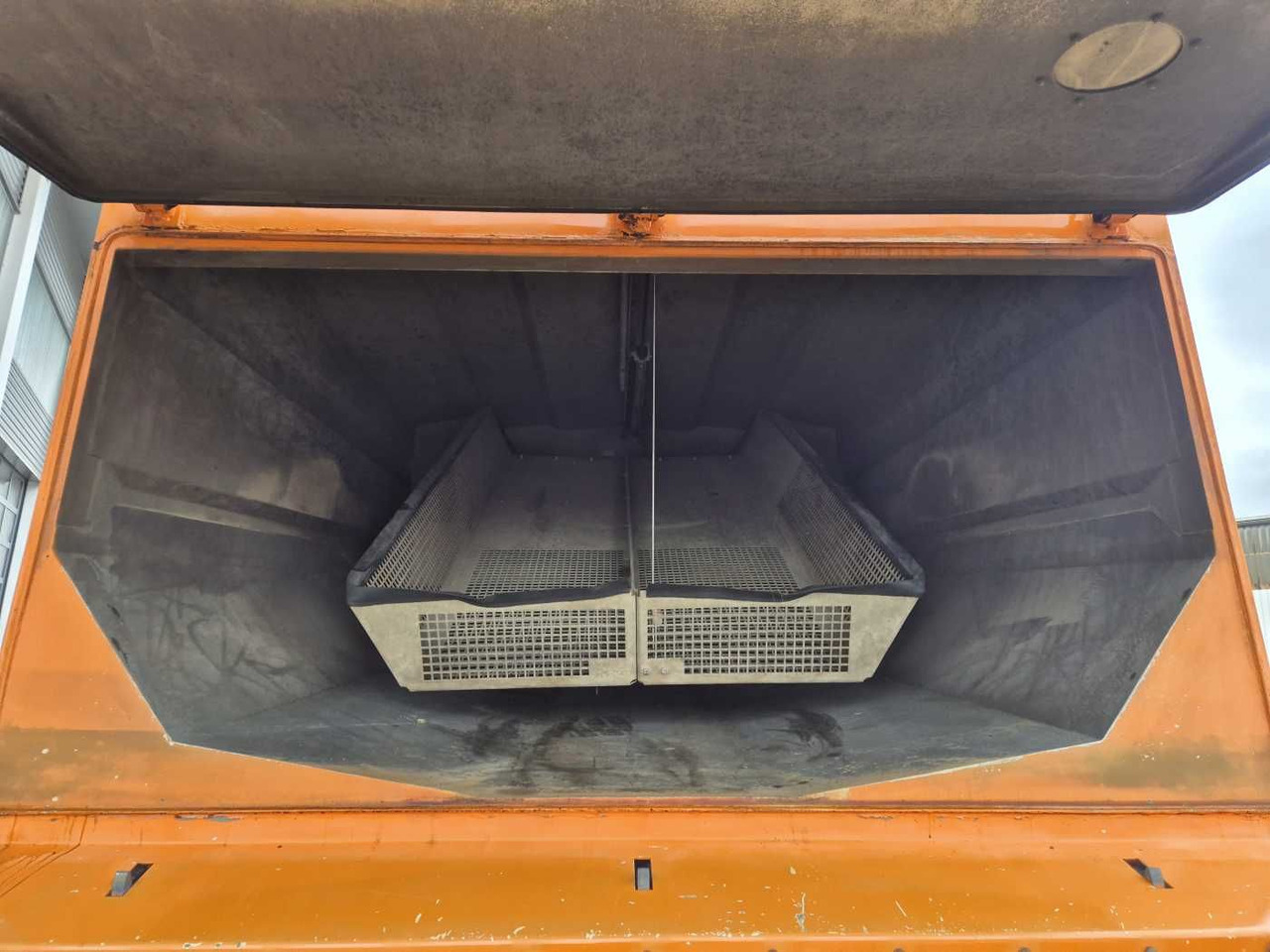Lakaisuauto Mercedes-Benz Actros 2032 A 4x4 Bucher STKF 9500 Airport 30x: kuva Lakaisuauto Mercedes-Benz Actros 2032 A 4x4 Bucher STKF 9500 Airport 30x