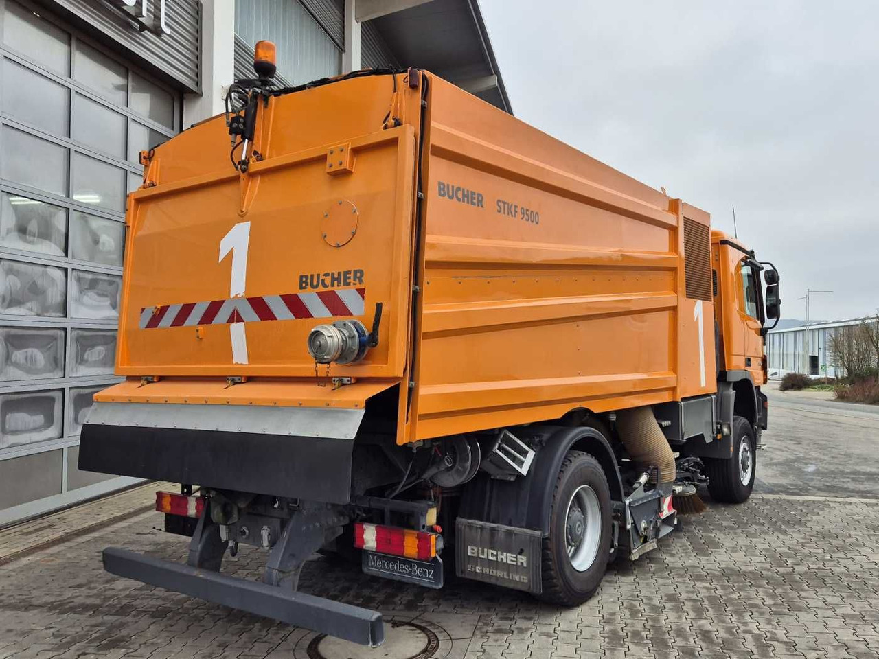 Leasing  Mercedes-Benz Actros 2032 A 4x4 Bucher STKF 9500 Airport Mercedes-Benz Actros 2032 A 4x4 Bucher STKF 9500 Airport: kuva Leasing  Mercedes-Benz Actros 2032 A 4x4 Bucher STKF 9500 Airport Mercedes-Benz Actros 2032 A 4x4 Bucher STKF 9500 Airport