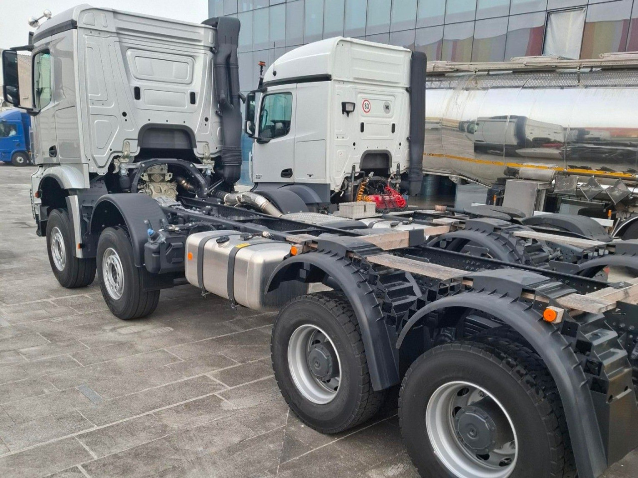 Mercedes-Benz Arocs 4153 8x4 Fahrgestell - Kuorma-auto alusta: kuva Mercedes-Benz Arocs 4153 8x4 Fahrgestell - Kuorma-auto alusta Mercedes-Benz Arocs 4153 8x4 Fahrgestell - Kuorma-auto alusta: kuva Mercedes-Benz Arocs 4153 8x4 Fahrgestell - Kuorma-auto alusta