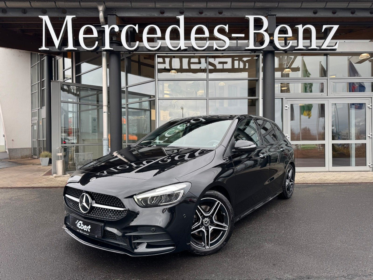 Mercedes-Benz B 200 AMG+AHK+Ambiente+RFK+MBUX+Night - Sedan: kuva Mercedes-Benz B 200 AMG+AHK+Ambiente+RFK+MBUX+Night - Sedan Mercedes-Benz B 200 AMG+AHK+Ambiente+RFK+MBUX+Night - Sedan: kuva Mercedes-Benz B 200 AMG+AHK+Ambiente+RFK+MBUX+Night - Sedan