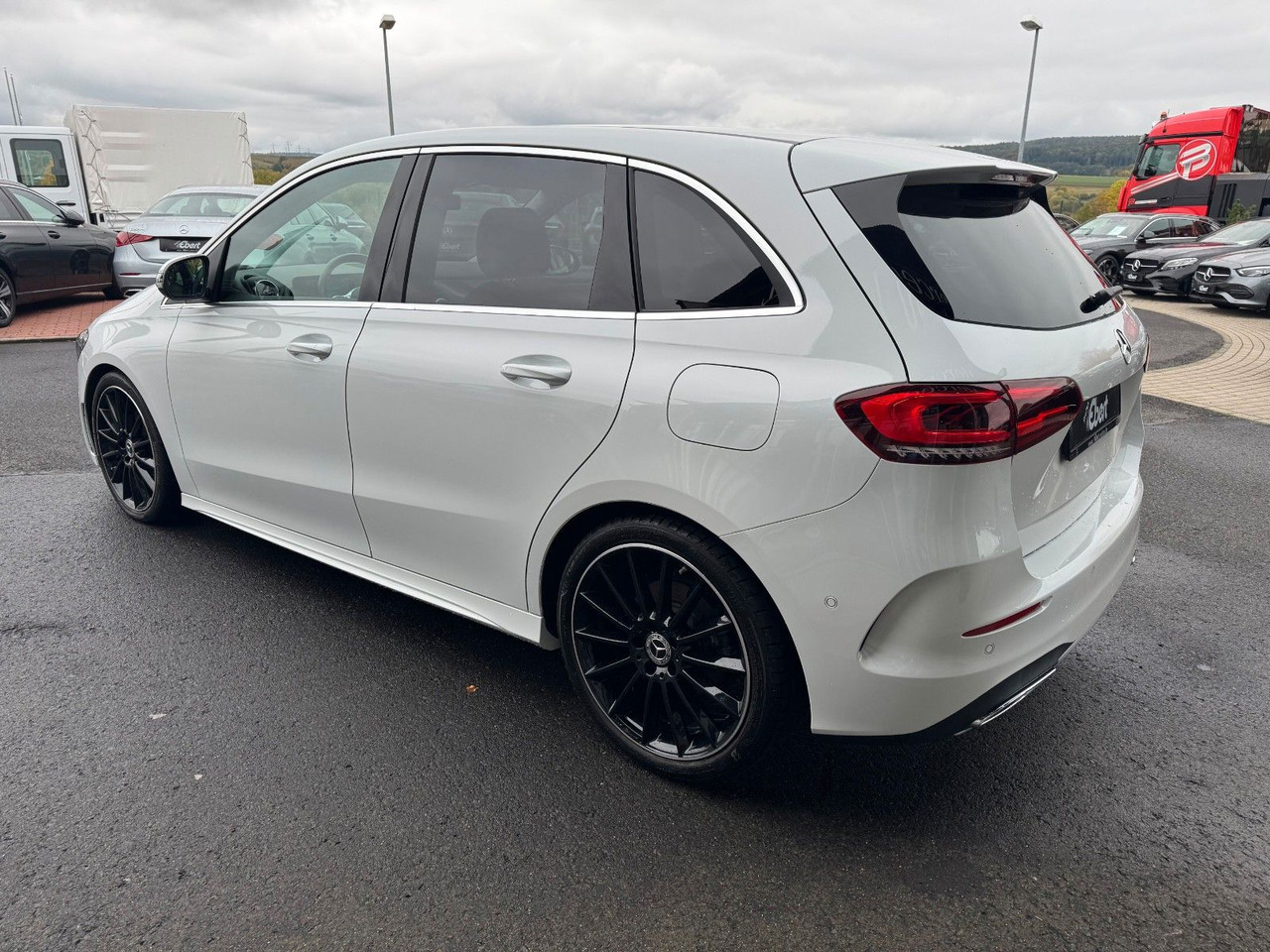 Mercedes-Benz B 200 AMG+Ambiente+360+LED+IHC+TotW - Sedan: kuva Mercedes-Benz B 200 AMG+Ambiente+360+LED+IHC+TotW - Sedan Mercedes-Benz B 200 AMG+Ambiente+360+LED+IHC+TotW - Sedan: kuva Mercedes-Benz B 200 AMG+Ambiente+360+LED+IHC+TotW - Sedan
