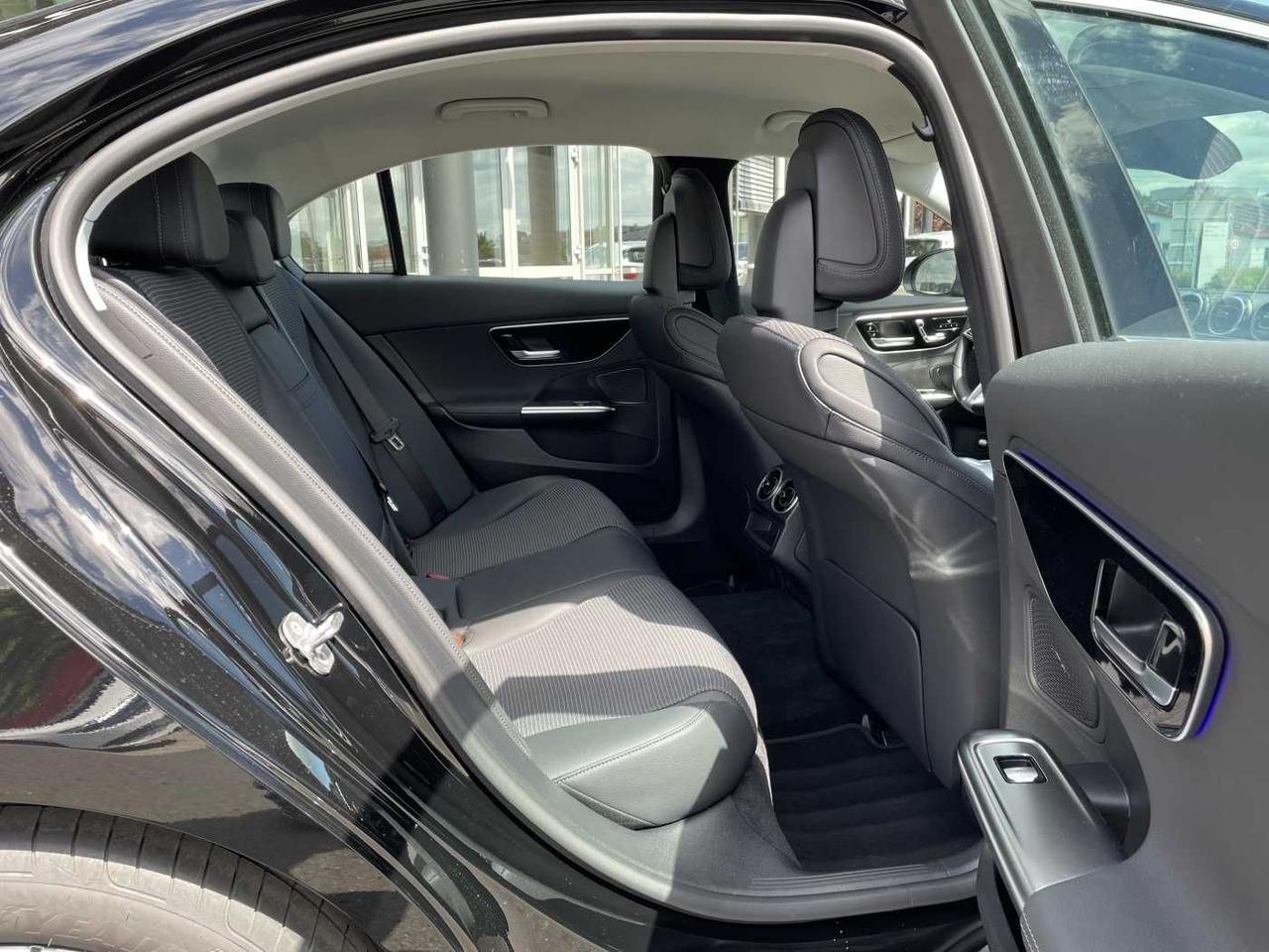 Sedan Mercedes-Benz C 180 9G Avantgarde Memory+Distr+ 360°+Keyless+L: kuva Sedan Mercedes-Benz C 180 9G Avantgarde Memory+Distr+ 360°+Keyless+L
