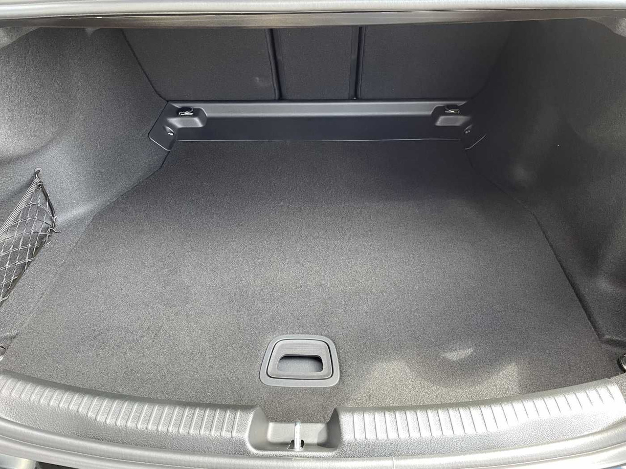 Sedan Mercedes-Benz C 180 9G Avantgarde Memory+Distr+ 360°+Keyless+L: kuva Sedan Mercedes-Benz C 180 9G Avantgarde Memory+Distr+ 360°+Keyless+L