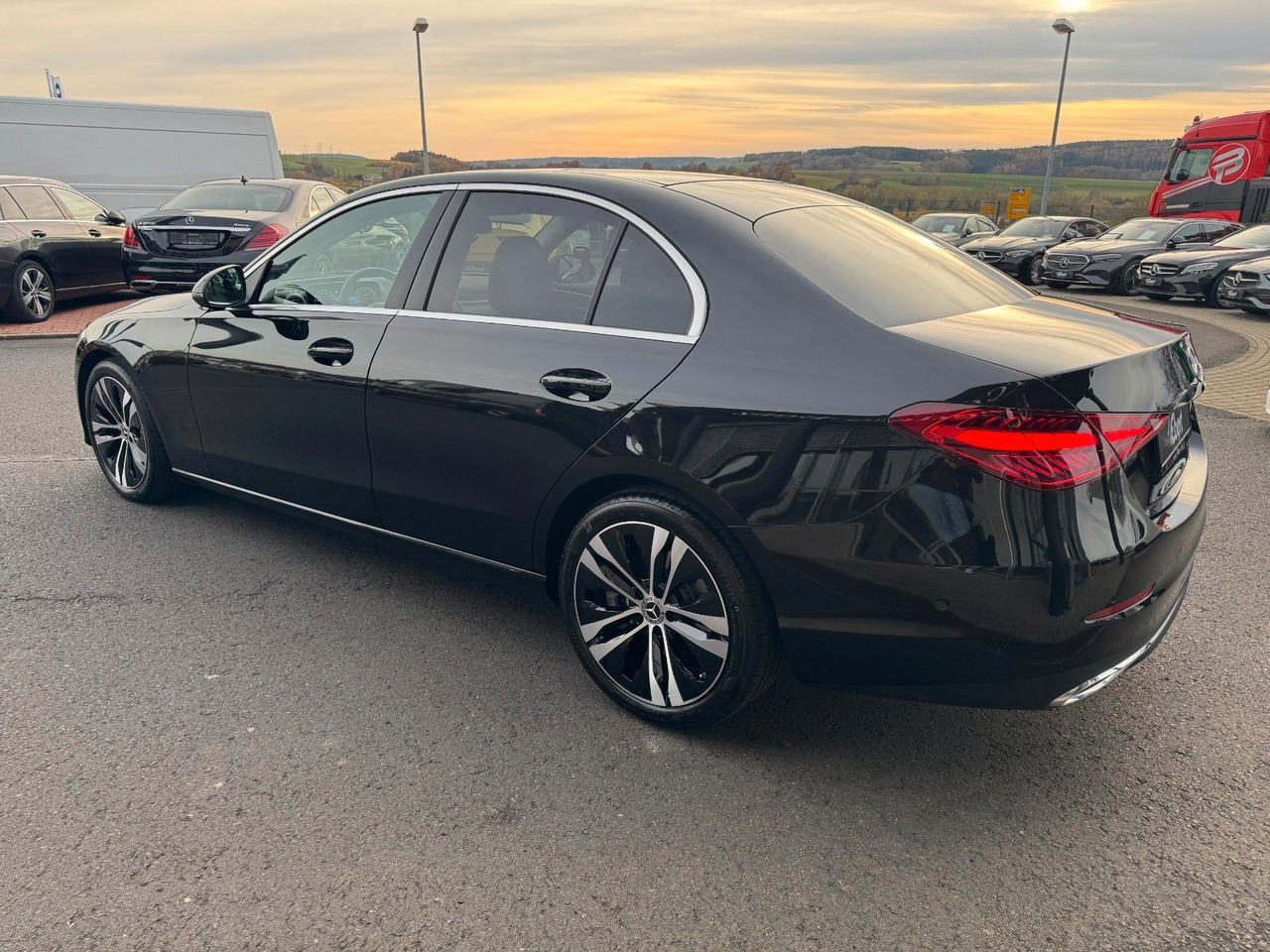 Mercedes-Benz C 220d Avantgarde+Pano+HUD+RFK+TotW+AmbiPrem - Sedan: kuva Mercedes-Benz C 220d Avantgarde+Pano+HUD+RFK+TotW+AmbiPrem - Sedan Mercedes-Benz C 220d Avantgarde+Pano+HUD+RFK+TotW+AmbiPrem - Sedan: kuva Mercedes-Benz C 220d Avantgarde+Pano+HUD+RFK+TotW+AmbiPrem - Sedan