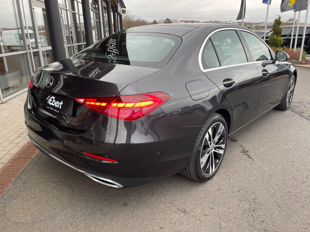 Mercedes-Benz C 300 e Avantgarde Digital+S-Dach+AHK+Distr+ - Sedan: kuva Mercedes-Benz C 300 e Avantgarde Digital+S-Dach+AHK+Distr+ - Sedan Mercedes-Benz C 300 e Avantgarde Digital+S-Dach+AHK+Distr+ - Sedan: kuva Mercedes-Benz C 300 e Avantgarde Digital+S-Dach+AHK+Distr+ - Sedan