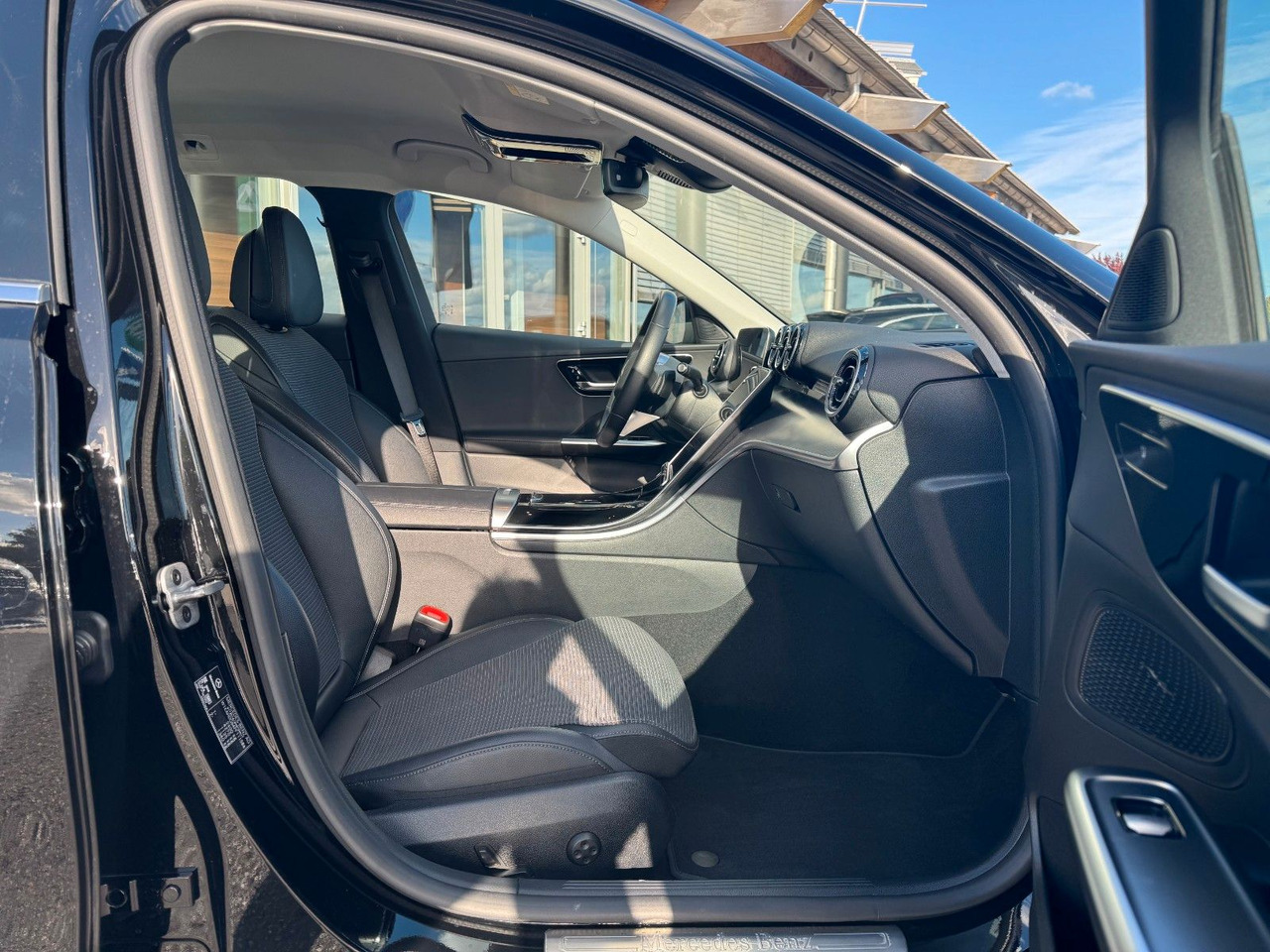Farmari Mercedes-Benz C 300d T Avantgarde+RKamera+TotW+Ambiente: kuva Farmari Mercedes-Benz C 300d T Avantgarde+RKamera+TotW+Ambiente