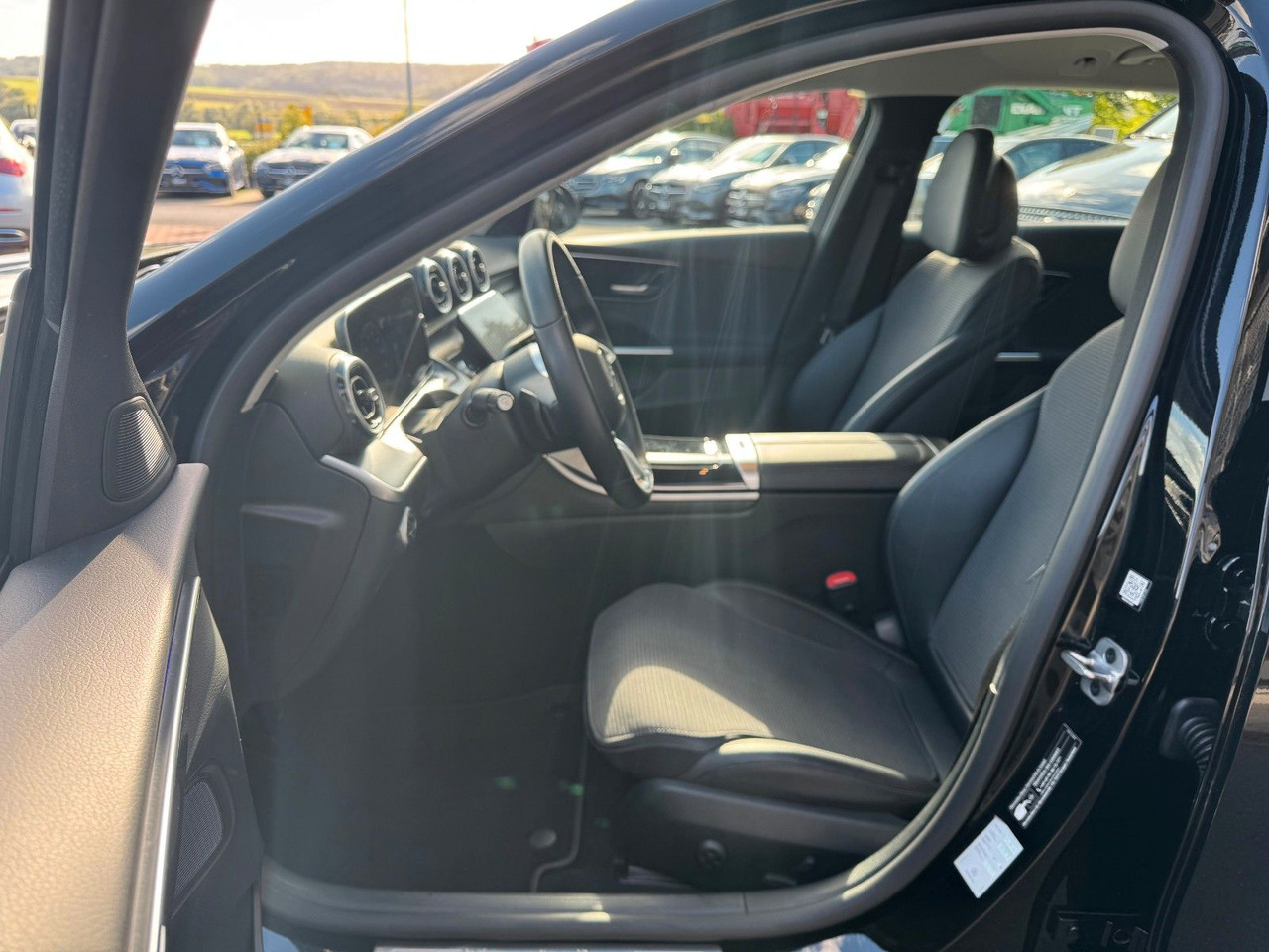 Farmari Mercedes-Benz C 300d T Avantgarde+RKamera+TotW+Ambiente: kuva Farmari Mercedes-Benz C 300d T Avantgarde+RKamera+TotW+Ambiente