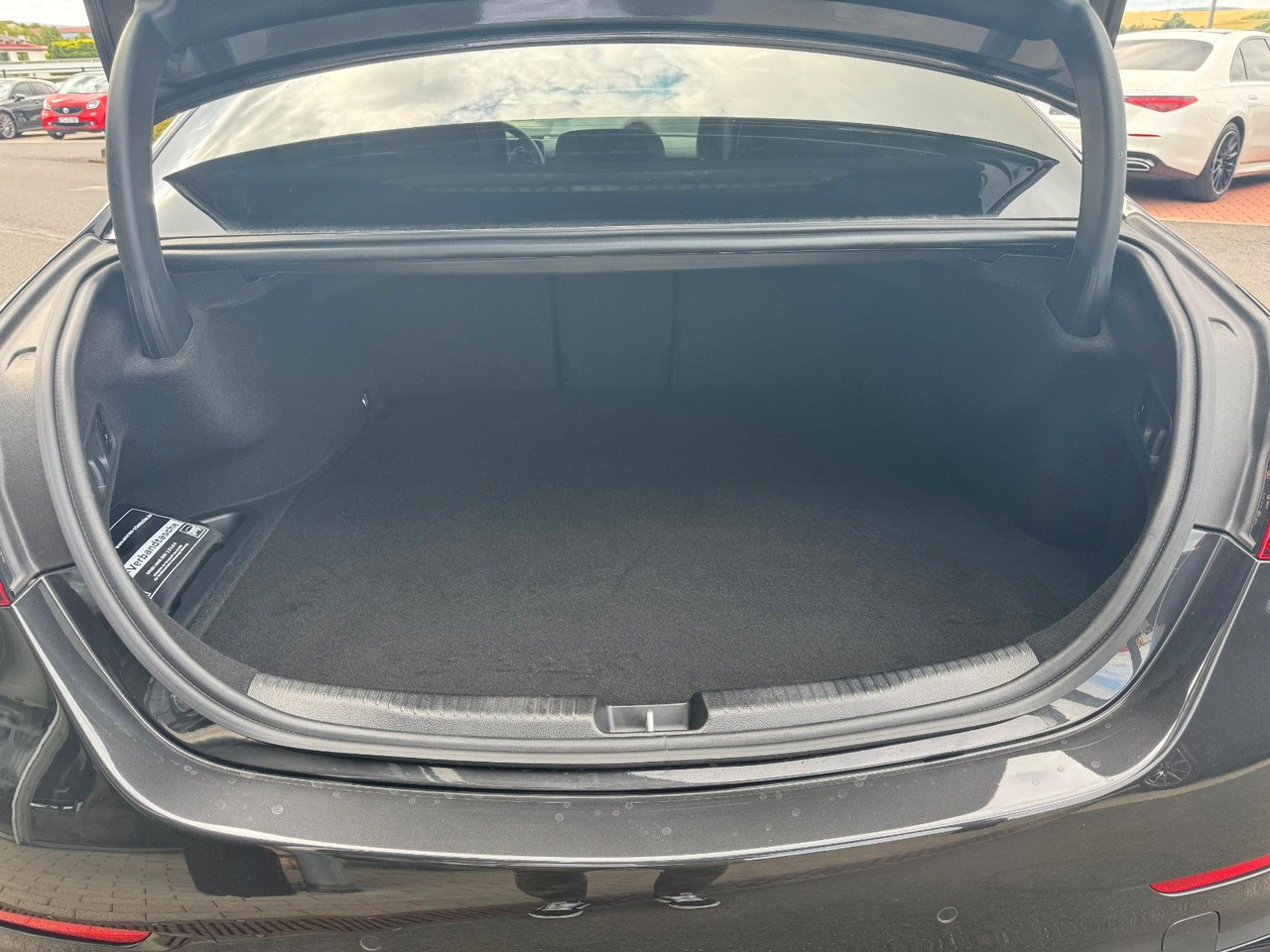 Sedan Mercedes-Benz C 400e 4M AMG+HUD+RFK+TotW+Ambiente+Night: kuva Sedan Mercedes-Benz C 400e 4M AMG+HUD+RFK+TotW+Ambiente+Night Sedan Mercedes-Benz C 400e 4M AMG+HUD+RFK+TotW+Ambiente+Night: kuva Sedan Mercedes-Benz C 400e 4M AMG+HUD+RFK+TotW+Ambiente+Night