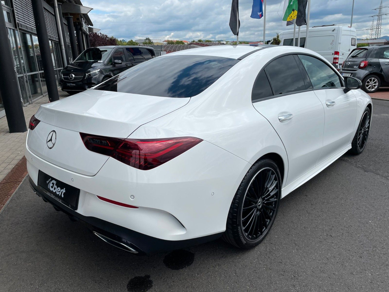 Mercedes-Benz CLA 200 AMG Pano+R-Kamera+19"+TOTW+DISTR+MULITBE - Coupe: kuva Mercedes-Benz CLA 200 AMG Pano+R-Kamera+19"+TOTW+DISTR+MULITBE - Coupe Mercedes-Benz CLA 200 AMG Pano+R-Kamera+19"+TOTW+DISTR+MULITBE - Coupe: kuva Mercedes-Benz CLA 200 AMG Pano+R-Kamera+19"+TOTW+DISTR+MULITBE - Coupe