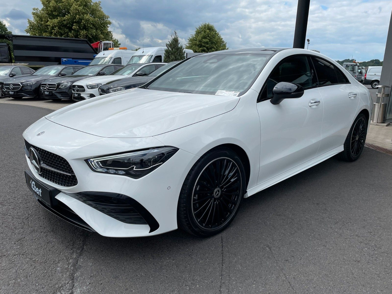 Mercedes-Benz CLA 200 AMG Pano+R-Kamera+19"+TOTW+DISTR+MULITBE - Coupe: kuva Mercedes-Benz CLA 200 AMG Pano+R-Kamera+19"+TOTW+DISTR+MULITBE - Coupe Mercedes-Benz CLA 200 AMG Pano+R-Kamera+19"+TOTW+DISTR+MULITBE - Coupe: kuva Mercedes-Benz CLA 200 AMG Pano+R-Kamera+19"+TOTW+DISTR+MULITBE - Coupe