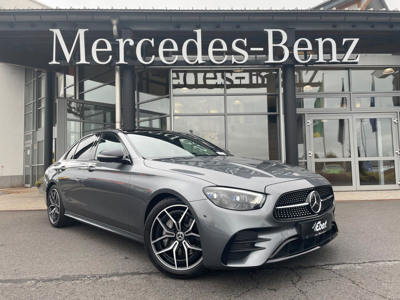 Mercedes-Benz E 220 d AMG+MBeam+Pano+Distr+R-Kamera - Sedan: kuva Mercedes-Benz E 220 d AMG+MBeam+Pano+Distr+R-Kamera - Sedan Mercedes-Benz E 220 d AMG+MBeam+Pano+Distr+R-Kamera - Sedan: kuva Mercedes-Benz E 220 d AMG+MBeam+Pano+Distr+R-Kamera - Sedan