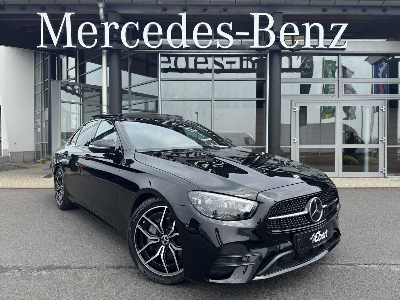 Mercedes-Benz E 220d AMG+Distr+Multibeam+Pano+ Ambiente+Night - Sedan: kuva Mercedes-Benz E 220d AMG+Distr+Multibeam+Pano+ Ambiente+Night - Sedan Mercedes-Benz E 220d AMG+Distr+Multibeam+Pano+ Ambiente+Night - Sedan: kuva Mercedes-Benz E 220d AMG+Distr+Multibeam+Pano+ Ambiente+Night - Sedan