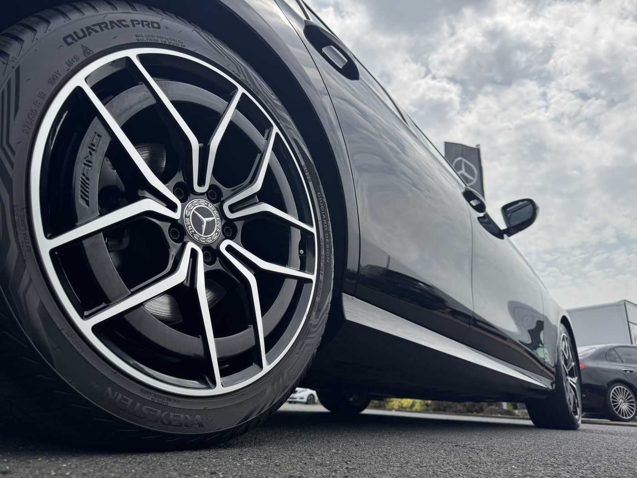 Mercedes-Benz E 220d AMG+Distr+Multibeam+Pano+ Ambiente+Night - Sedan: kuva Mercedes-Benz E 220d AMG+Distr+Multibeam+Pano+ Ambiente+Night - Sedan Mercedes-Benz E 220d AMG+Distr+Multibeam+Pano+ Ambiente+Night - Sedan: kuva Mercedes-Benz E 220d AMG+Distr+Multibeam+Pano+ Ambiente+Night - Sedan