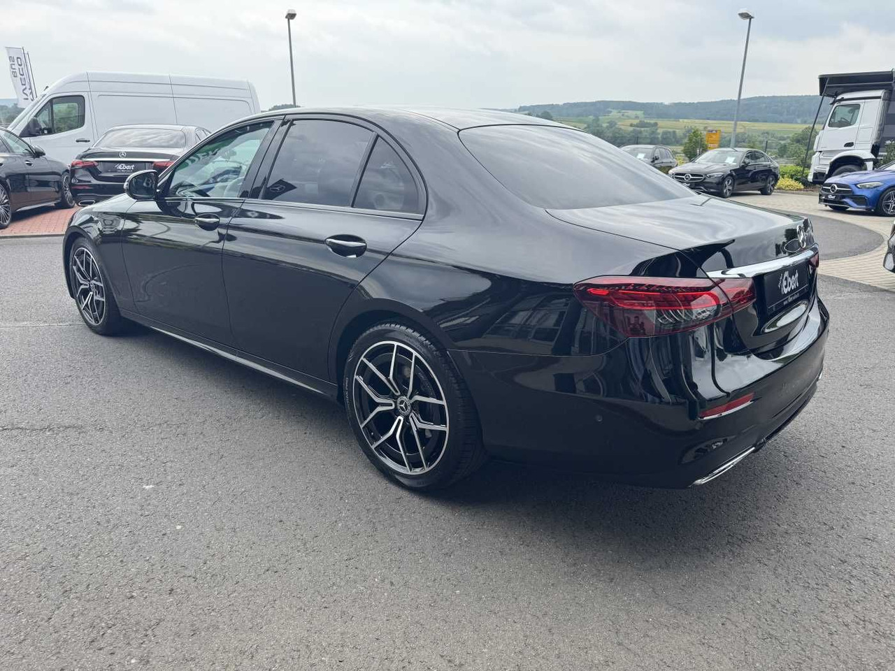 Mercedes-Benz E 220d AMG+Pano+Distr+Multibeam+RFK+Night - Sedan: kuva Mercedes-Benz E 220d AMG+Pano+Distr+Multibeam+RFK+Night - Sedan Mercedes-Benz E 220d AMG+Pano+Distr+Multibeam+RFK+Night - Sedan: kuva Mercedes-Benz E 220d AMG+Pano+Distr+Multibeam+RFK+Night - Sedan