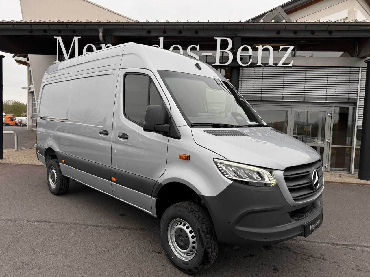 Mercedes-Benz Sprinter 319 CDI 4x4 3665 Klima Standheiz AHK - Pakettiauto: kuva Mercedes-Benz Sprinter 319 CDI 4x4 3665 Klima Standheiz AHK - Pakettiauto Mercedes-Benz Sprinter 319 CDI 4x4 3665 Klima Standheiz AHK - Pakettiauto: kuva Mercedes-Benz Sprinter 319 CDI 4x4 3665 Klima Standheiz AHK - Pakettiauto