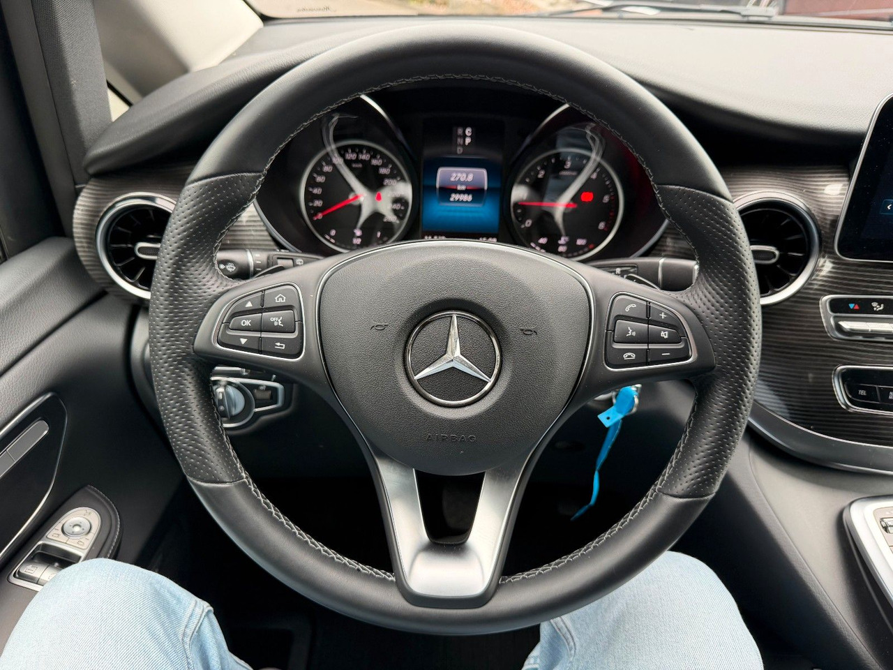 Pikkubussi Mercedes-Benz V 250 AVANTGARDE ED AHK Tisch 6Sitze: kuva Pikkubussi Mercedes-Benz V 250 AVANTGARDE ED AHK Tisch 6Sitze Pikkubussi Mercedes-Benz V 250 AVANTGARDE ED AHK Tisch 6Sitze: kuva Pikkubussi Mercedes-Benz V 250 AVANTGARDE ED AHK Tisch 6Sitze