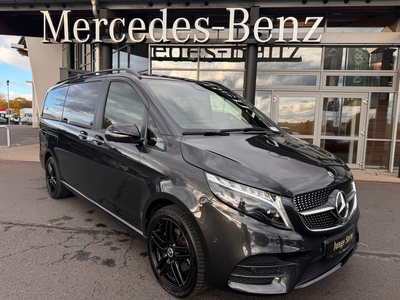 Mercedes-Benz V 300 d 4MATIC AVA ED AMG DISTR Stdh AHK2,5 PANO - Farmari: kuva Mercedes-Benz V 300 d 4MATIC AVA ED AMG DISTR Stdh AHK2,5 PANO - Farmari Mercedes-Benz V 300 d 4MATIC AVA ED AMG DISTR Stdh AHK2,5 PANO - Farmari: kuva Mercedes-Benz V 300 d 4MATIC AVA ED AMG DISTR Stdh AHK2,5 PANO - Farmari