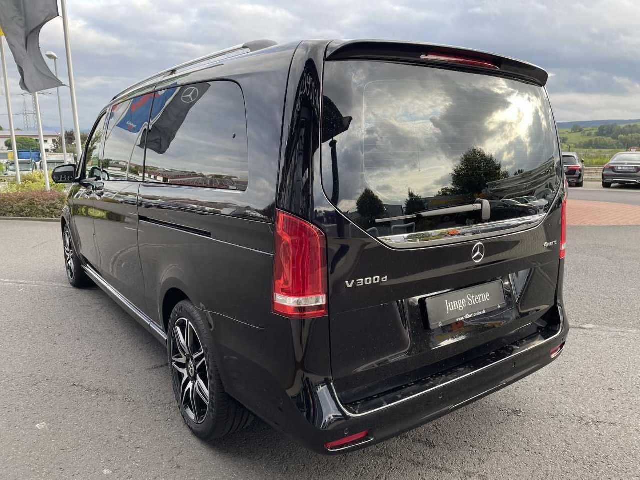 Mercedes-Benz V 300 d AVA 4MATIC AMG Kühlschrank AIRMATIC - Henkilöauto: kuva Mercedes-Benz V 300 d AVA 4MATIC AMG Kühlschrank AIRMATIC - Henkilöauto Mercedes-Benz V 300 d AVA 4MATIC AMG Kühlschrank AIRMATIC - Henkilöauto: kuva Mercedes-Benz V 300 d AVA 4MATIC AMG Kühlschrank AIRMATIC - Henkilöauto