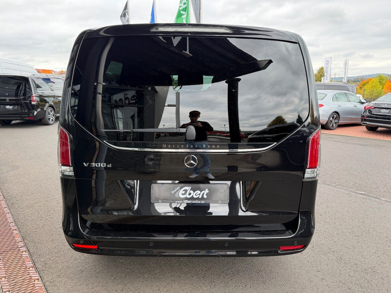 Mercedes-Benz V 300 d AVANTGARDE Extralang 360Kamera Standh - Farmari: kuva Mercedes-Benz V 300 d AVANTGARDE Extralang 360Kamera Standh - Farmari Mercedes-Benz V 300 d AVANTGARDE Extralang 360Kamera Standh - Farmari: kuva Mercedes-Benz V 300 d AVANTGARDE Extralang 360Kamera Standh - Farmari