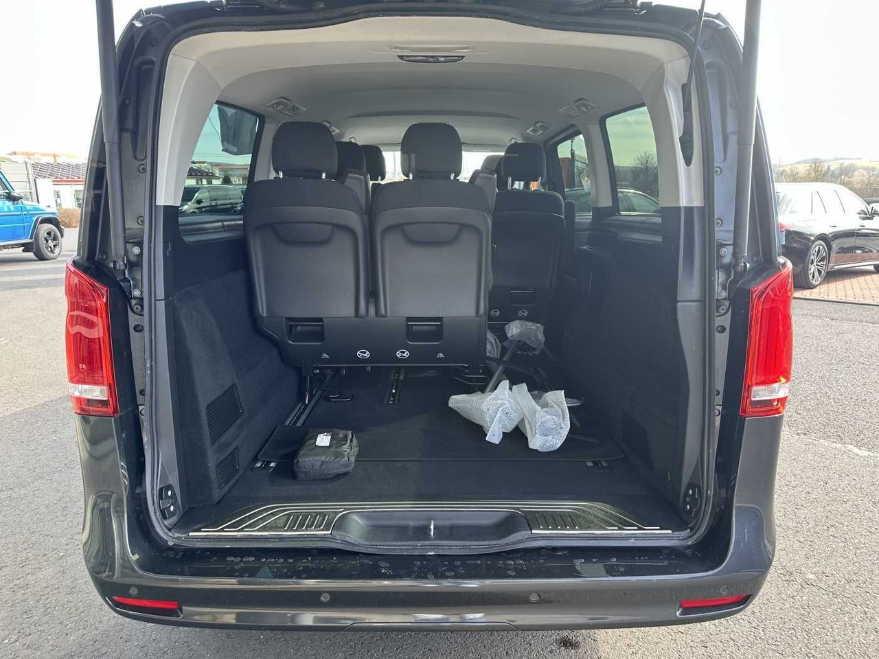 Henkilöauto Mercedes-Benz V 300 d EDITION 4MATIC DISTRONIC AHK LED Kamera: kuva Henkilöauto Mercedes-Benz V 300 d EDITION 4MATIC DISTRONIC AHK LED Kamera