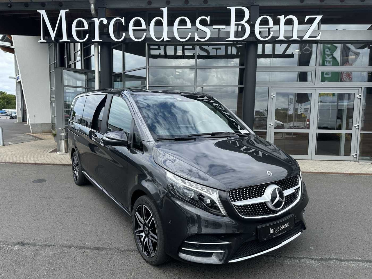 Mercedes-Benz V 300 d EDITION AMG AHK Tisch Leder ILS 7Sitze - Pikkubussi: kuva Mercedes-Benz V 300 d EDITION AMG AHK Tisch Leder ILS 7Sitze - Pikkubussi Mercedes-Benz V 300 d EDITION AMG AHK Tisch Leder ILS 7Sitze - Pikkubussi: kuva Mercedes-Benz V 300 d EDITION AMG AHK Tisch Leder ILS 7Sitze - Pikkubussi
