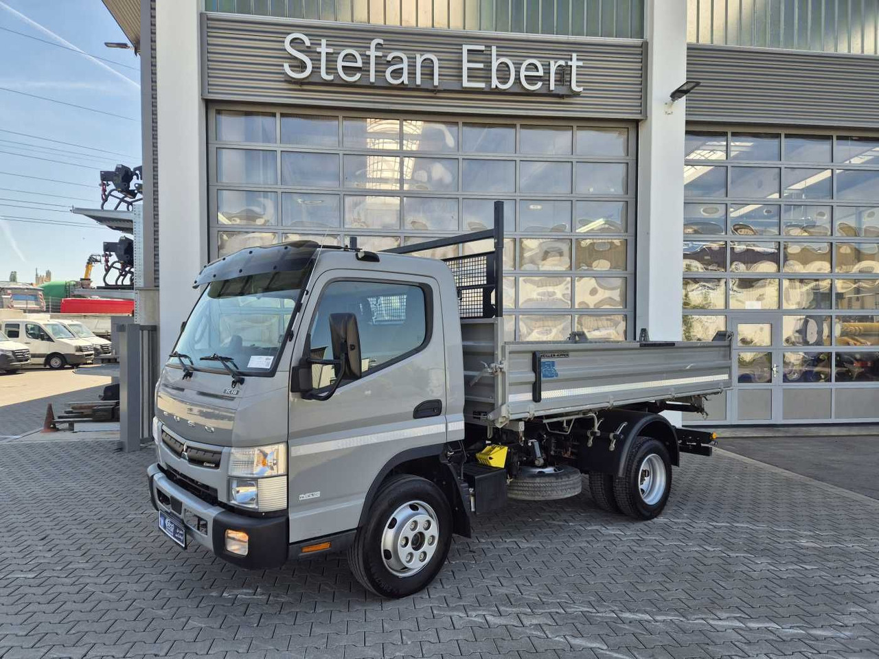 Mitsubishi Fuso Canter 7C18 4x2 Meiller-Kipper Klima AHK - Kippilava-auto: kuva Mitsubishi Fuso Canter 7C18 4x2 Meiller-Kipper Klima AHK - Kippilava-auto Mitsubishi Fuso Canter 7C18 4x2 Meiller-Kipper Klima AHK - Kippilava-auto: kuva Mitsubishi Fuso Canter 7C18 4x2 Meiller-Kipper Klima AHK - Kippilava-auto