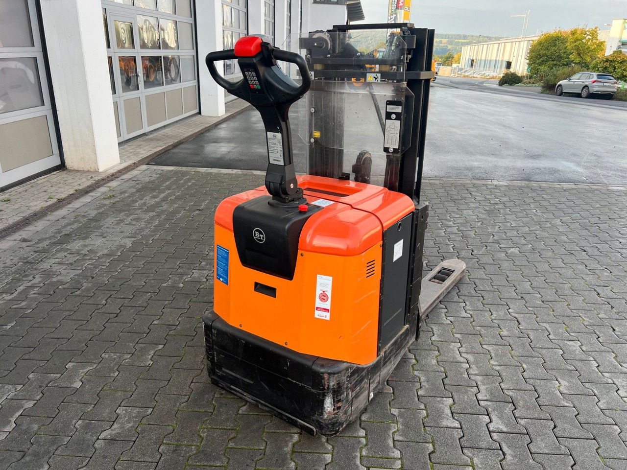 Toyota SPE 125 L / nur 382h ! / Hochhubwagen / 3.350mm - Pinoamistrukki: kuva Toyota SPE 125 L / nur 382h ! / Hochhubwagen / 3.350mm - Pinoamistrukki Toyota SPE 125 L / nur 382h ! / Hochhubwagen / 3.350mm - Pinoamistrukki: kuva Toyota SPE 125 L / nur 382h ! / Hochhubwagen / 3.350mm - Pinoamistrukki