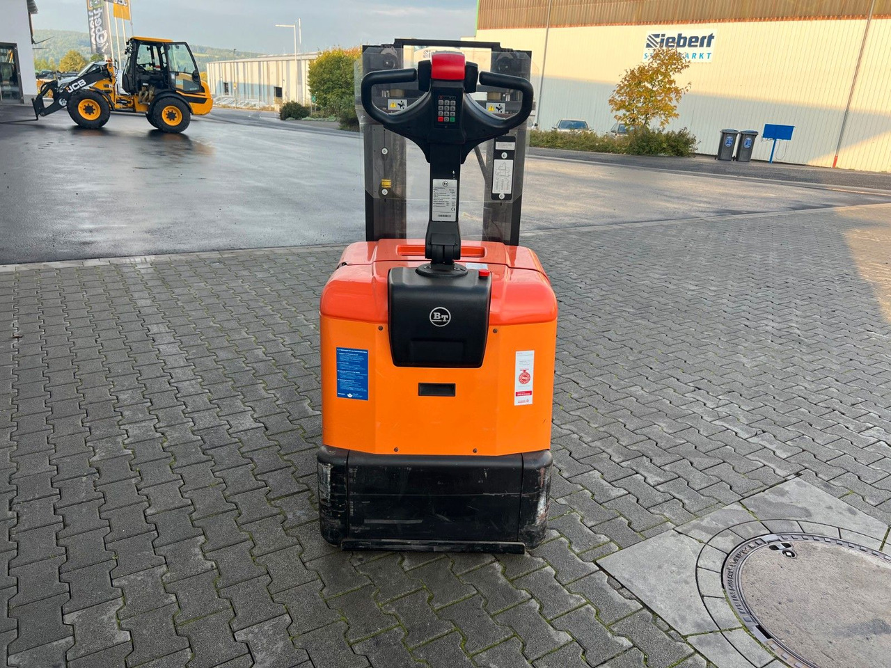 Toyota SPE 125 L / nur 382h ! / Hochhubwagen / 3.350mm - Pinoamistrukki: kuva Toyota SPE 125 L / nur 382h ! / Hochhubwagen / 3.350mm - Pinoamistrukki Toyota SPE 125 L / nur 382h ! / Hochhubwagen / 3.350mm - Pinoamistrukki: kuva Toyota SPE 125 L / nur 382h ! / Hochhubwagen / 3.350mm - Pinoamistrukki