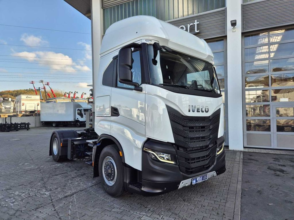 Iveco AS440X49T/P ON 4x4 HI-TRACTION Intarder 2x Bett - Vetopöytäauto: kuva Iveco AS440X49T/P ON 4x4 HI-TRACTION Intarder 2x Bett - Vetopöytäauto Iveco AS440X49T/P ON 4x4 HI-TRACTION Intarder 2x Bett - Vetopöytäauto: kuva Iveco AS440X49T/P ON 4x4 HI-TRACTION Intarder 2x Bett - Vetopöytäauto