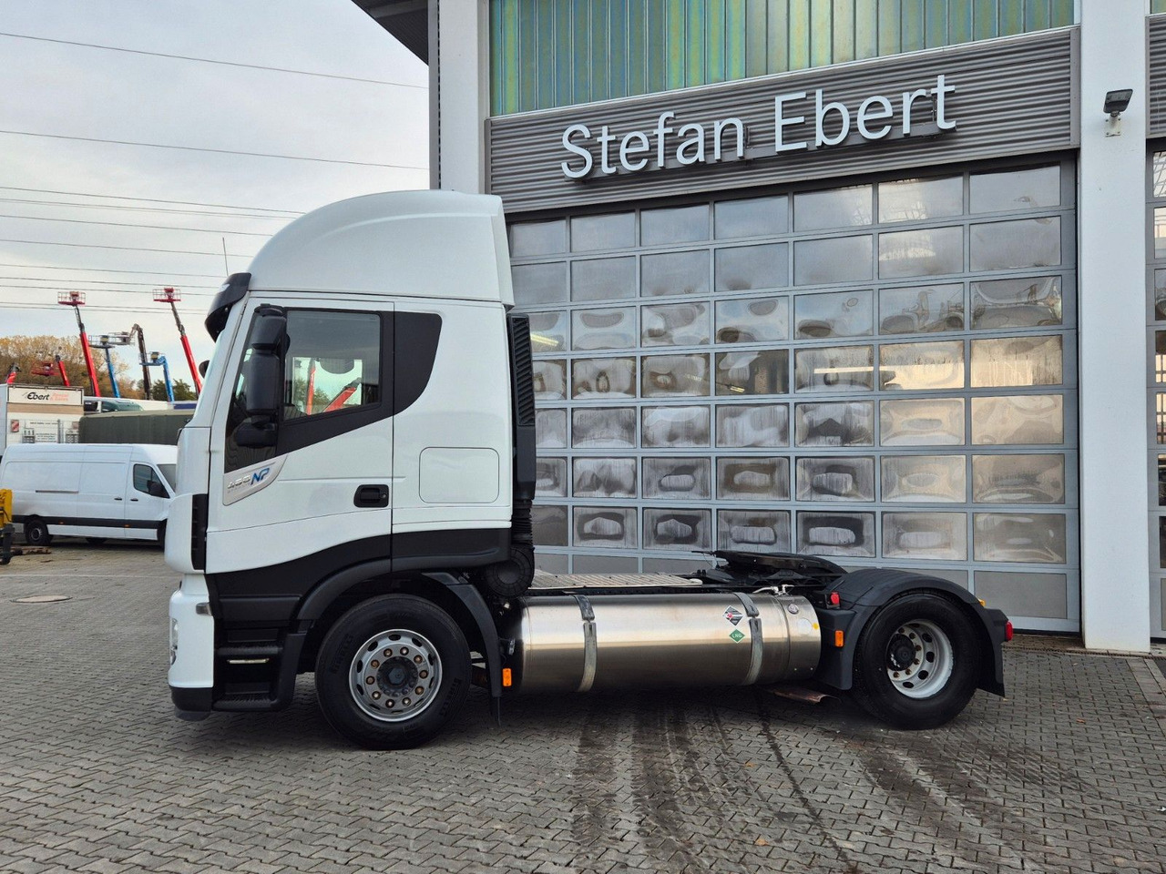 Iveco Stralis 460NP LNG 4x2 3 Stück - Vetopöytäauto: kuva Iveco Stralis 460NP LNG 4x2 3 Stück - Vetopöytäauto Iveco Stralis 460NP LNG 4x2 3 Stück - Vetopöytäauto: kuva Iveco Stralis 460NP LNG 4x2 3 Stück - Vetopöytäauto