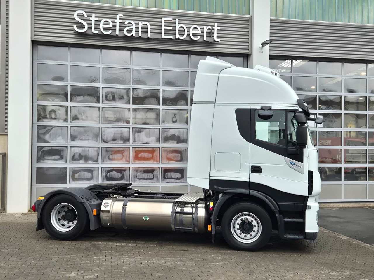 Iveco Stralis 460NP LNG Intarder 3 Stück - Vetopöytäauto: kuva Iveco Stralis 460NP LNG Intarder 3 Stück - Vetopöytäauto Iveco Stralis 460NP LNG Intarder 3 Stück - Vetopöytäauto: kuva Iveco Stralis 460NP LNG Intarder 3 Stück - Vetopöytäauto