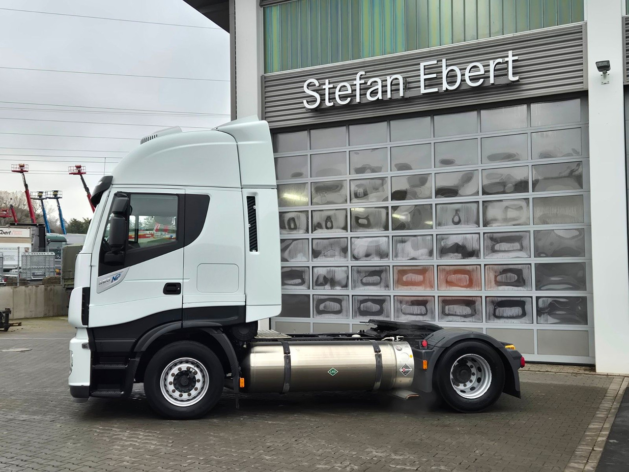 Iveco Stralis 460NP LNG Intarder 3 Stück - Vetopöytäauto: kuva Iveco Stralis 460NP LNG Intarder 3 Stück - Vetopöytäauto Iveco Stralis 460NP LNG Intarder 3 Stück - Vetopöytäauto: kuva Iveco Stralis 460NP LNG Intarder 3 Stück - Vetopöytäauto