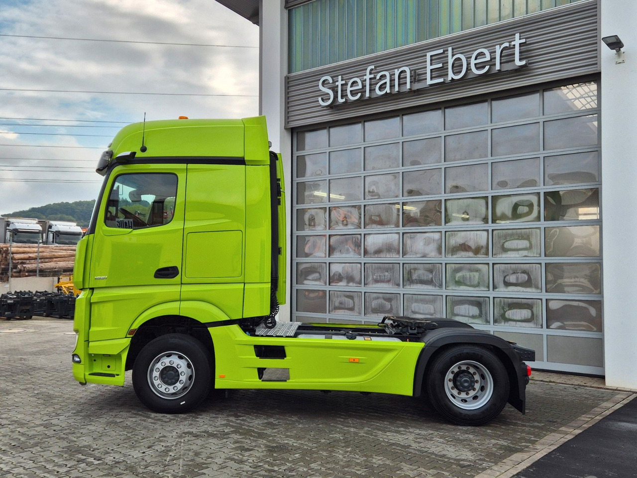 Mercedes-Benz Actros 1851 LS Öl-Retarder Standklima Mirror Big - Vetopöytäauto: kuva Mercedes-Benz Actros 1851 LS Öl-Retarder Standklima Mirror Big - Vetopöytäauto Mercedes-Benz Actros 1851 LS Öl-Retarder Standklima Mirror Big - Vetopöytäauto: kuva Mercedes-Benz Actros 1851 LS Öl-Retarder Standklima Mirror Big - Vetopöytäauto