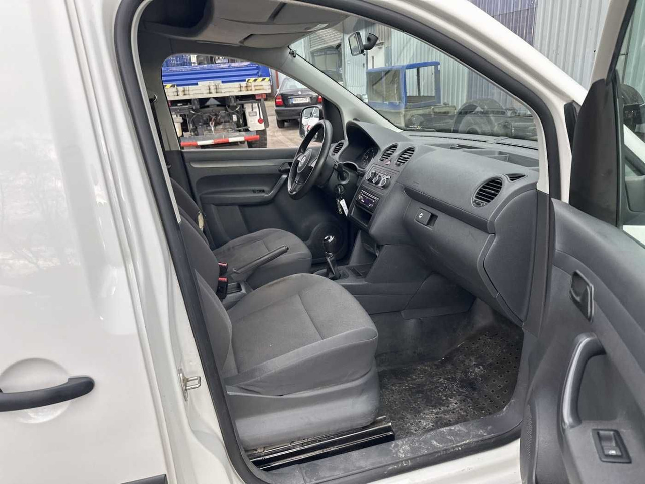 Volkswagen VW Caddy 2.0 TDI 4Motion Maxi Kasten Regal - Pakettiauto: kuva Volkswagen VW Caddy 2.0 TDI 4Motion Maxi Kasten Regal - Pakettiauto Volkswagen VW Caddy 2.0 TDI 4Motion Maxi Kasten Regal - Pakettiauto: kuva Volkswagen VW Caddy 2.0 TDI 4Motion Maxi Kasten Regal - Pakettiauto