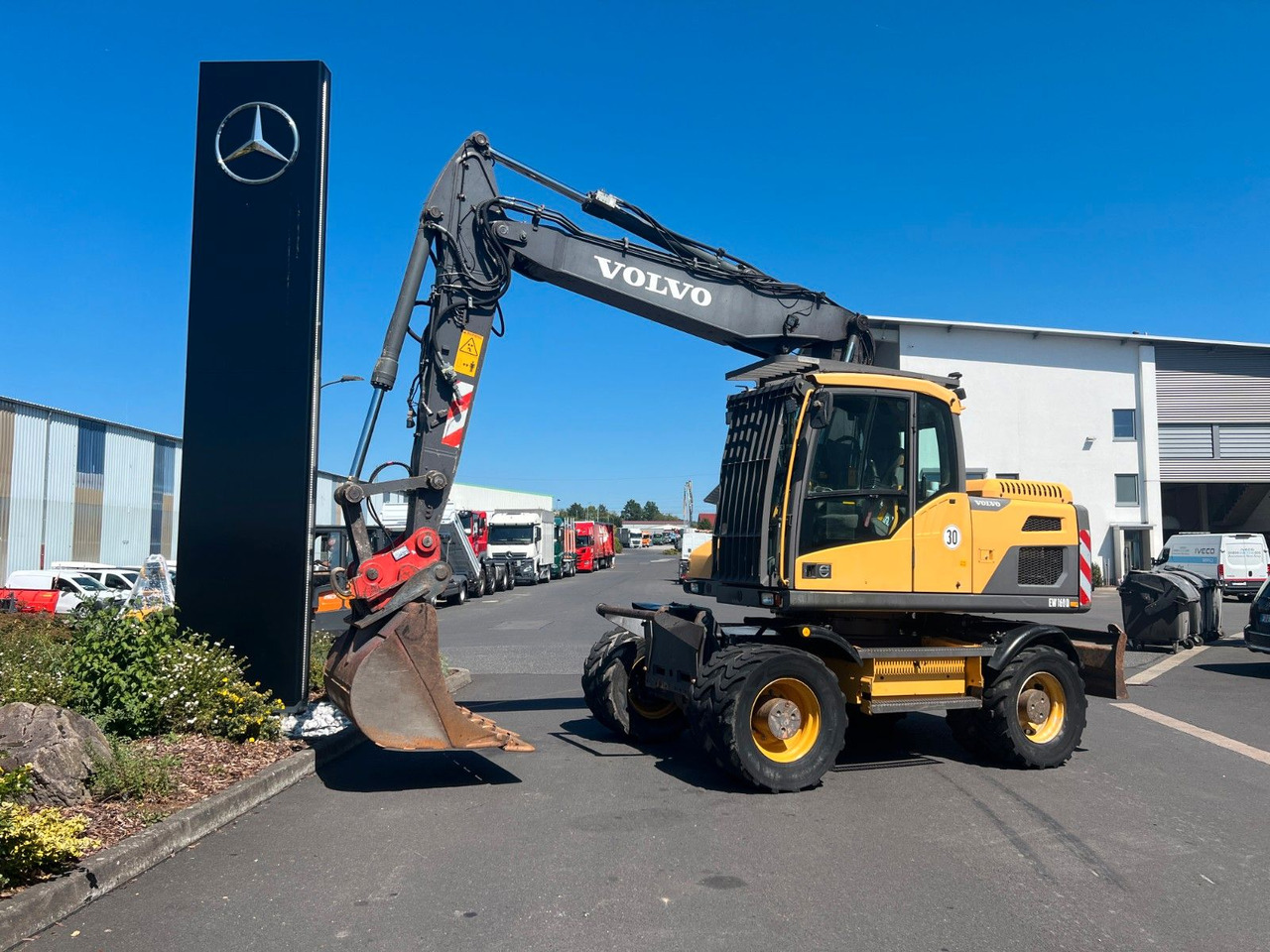 Volvo EW160D / 2014 / 1xTieflöffel / Forstschutzgitter - Pyöräalustainen kaivinkone: kuva Volvo EW160D / 2014 / 1xTieflöffel / Forstschutzgitter - Pyöräalustainen kaivinkone Volvo EW160D / 2014 / 1xTieflöffel / Forstschutzgitter - Pyöräalustainen kaivinkone: kuva Volvo EW160D / 2014 / 1xTieflöffel / Forstschutzgitter - Pyöräalustainen kaivinkone