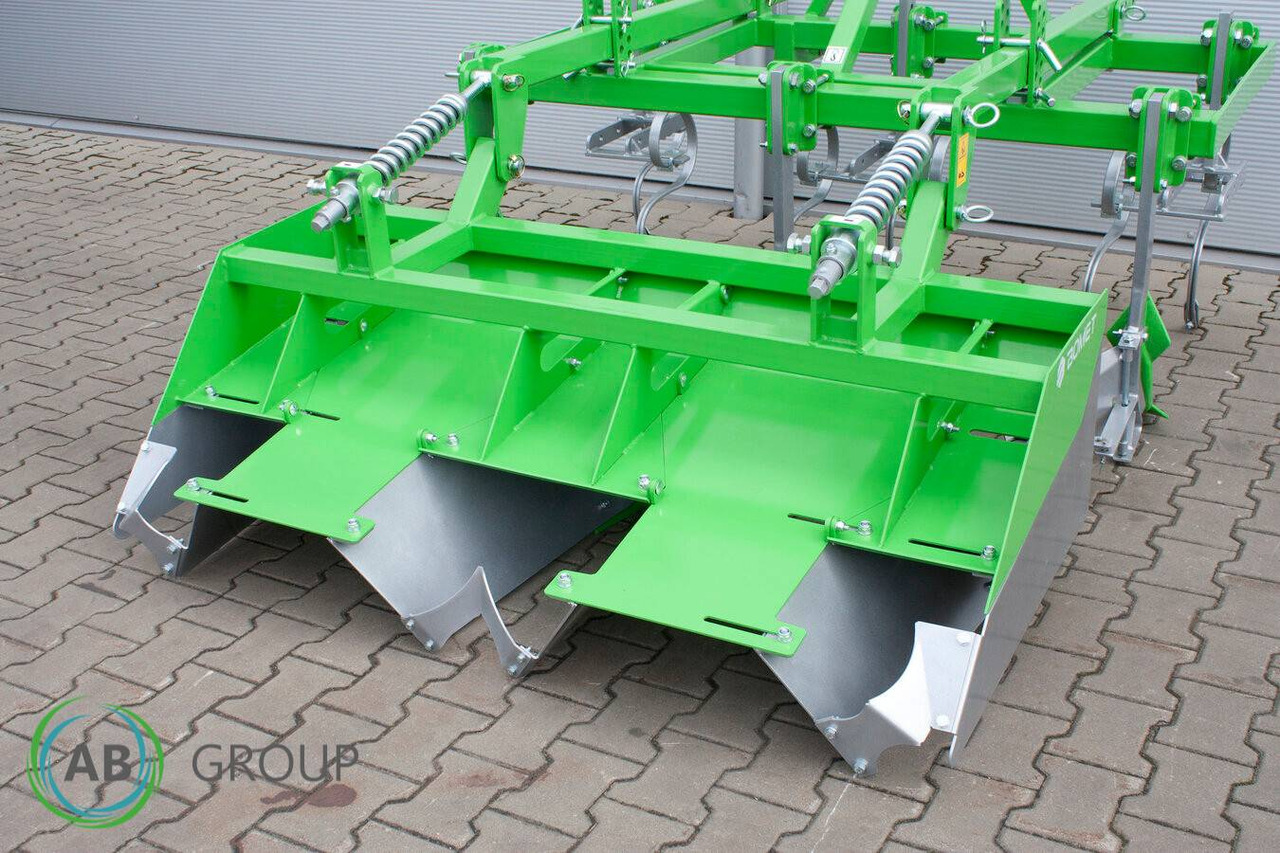 Bomet U865/9 Noctu potato ridger with forming attachment - Maanmuokkauskone: kuva Bomet U865/9 Noctu potato ridger with forming attachment - Maanmuokkauskone Bomet U865/9 Noctu potato ridger with forming attachment - Maanmuokkauskone: kuva Bomet U865/9 Noctu potato ridger with forming attachment - Maanmuokkauskone