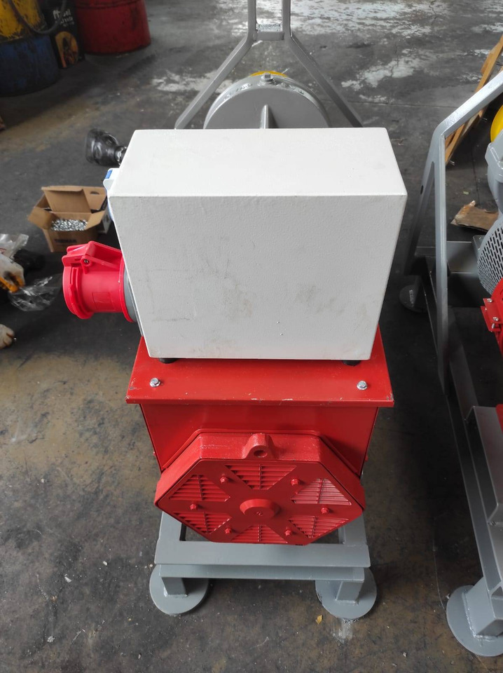 Elektro-Jen 25 kVa / 20 kW PTO driven generator with AVR control - ON STOCK - Sähkögeneraattori: kuva Elektro-Jen 25 kVa / 20 kW PTO driven generator with AVR control - ON STOCK - Sähkögeneraattori Elektro-Jen 25 kVa / 20 kW PTO driven generator with AVR control - ON STOCK - Sähkögeneraattori: kuva Elektro-Jen 25 kVa / 20 kW PTO driven generator with AVR control - ON STOCK - Sähkögeneraattori