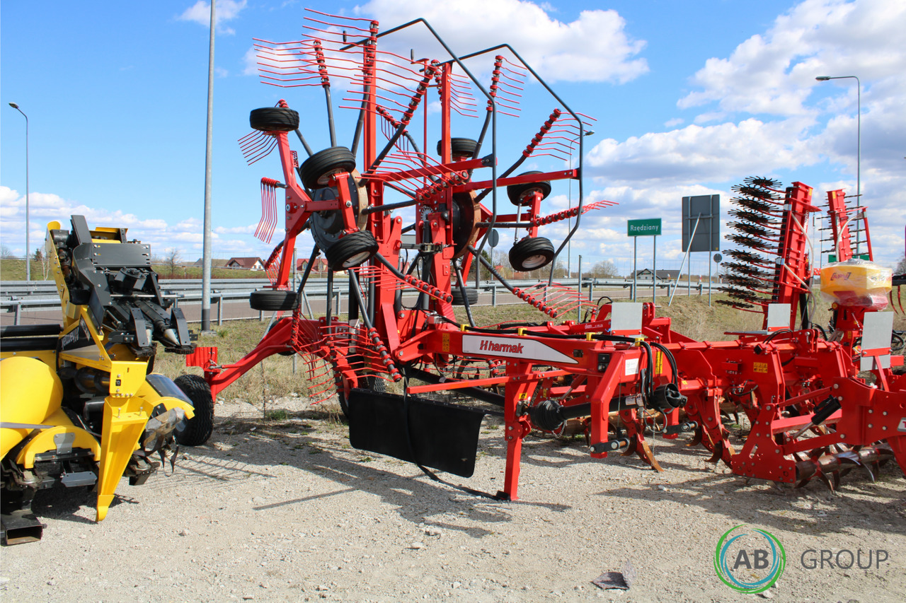 Harmak HT-745 double-rotor rake - Pöyhin: kuva Harmak HT-745 double-rotor rake - Pöyhin Harmak HT-745 double-rotor rake - Pöyhin: kuva Harmak HT-745 double-rotor rake - Pöyhin