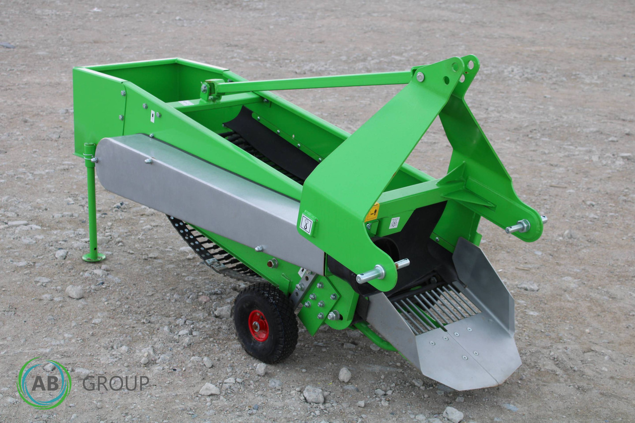 Single-row conveyor potato digger Bomet Upus Z656 - Perunannostokone: kuva Single-row conveyor potato digger Bomet Upus Z656 - Perunannostokone Single-row conveyor potato digger Bomet Upus Z656 - Perunannostokone: kuva Single-row conveyor potato digger Bomet Upus Z656 - Perunannostokone