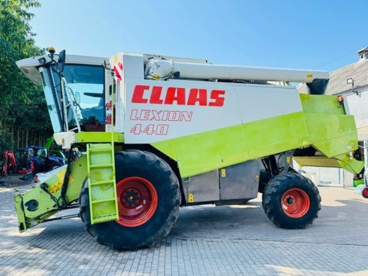 Claas LEXION 440 - Leikkuupuimuri: kuva Claas LEXION 440 - Leikkuupuimuri Claas LEXION 440 - Leikkuupuimuri: kuva Claas LEXION 440 - Leikkuupuimuri