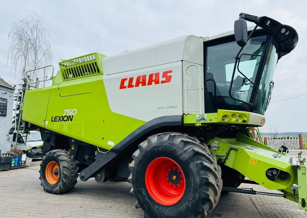 Claas LEXION 750 APS HYBRID - Leikkuupuimuri: kuva Claas LEXION 750 APS HYBRID - Leikkuupuimuri Claas LEXION 750 APS HYBRID - Leikkuupuimuri: kuva Claas LEXION 750 APS HYBRID - Leikkuupuimuri