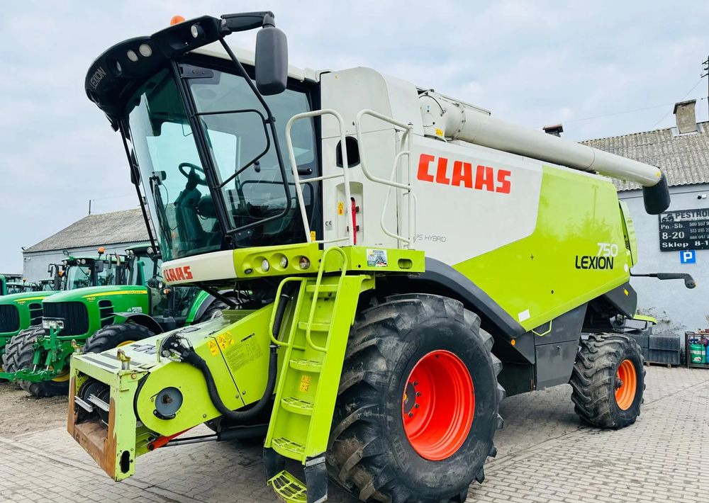 Claas LEXION 750 APS HYBRID - Leikkuupuimuri: kuva Claas LEXION 750 APS HYBRID - Leikkuupuimuri Claas LEXION 750 APS HYBRID - Leikkuupuimuri: kuva Claas LEXION 750 APS HYBRID - Leikkuupuimuri