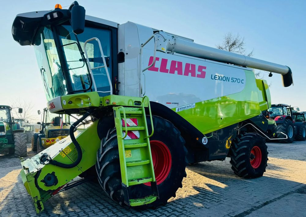 Claas Lexion 570C - Leikkuupuimuri: kuva Claas Lexion 570C - Leikkuupuimuri Claas Lexion 570C - Leikkuupuimuri: kuva Claas Lexion 570C - Leikkuupuimuri