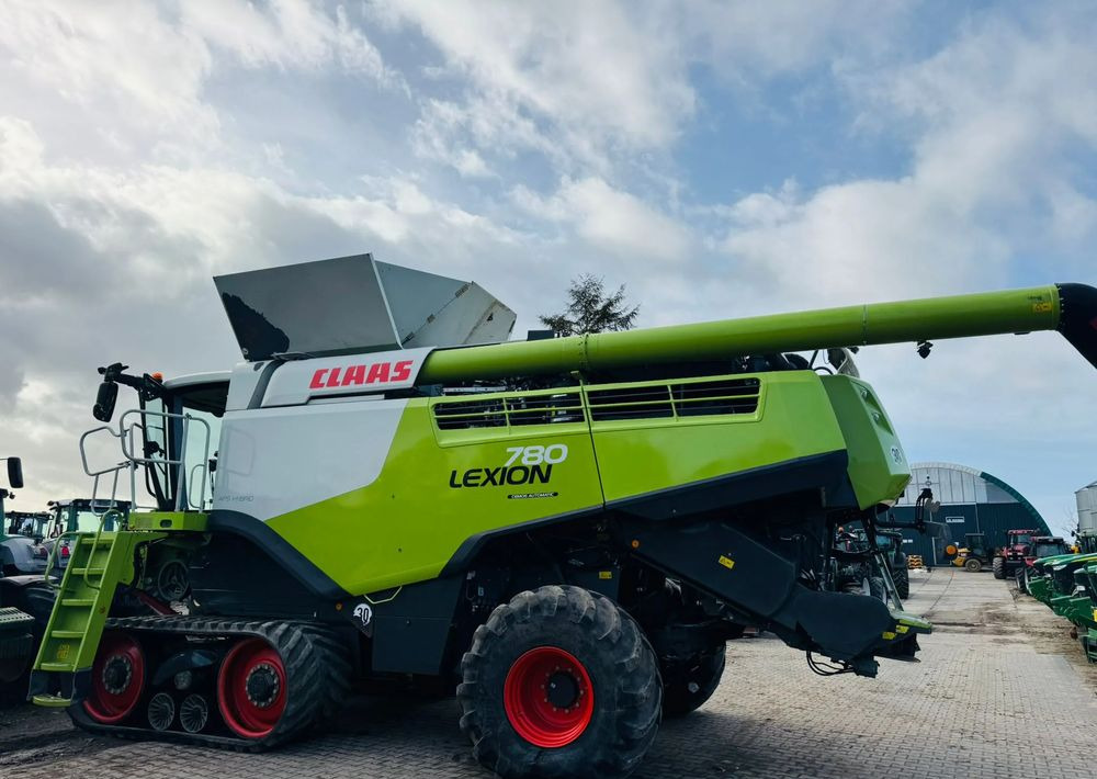 Claas Lexion 780 TT - Leikkuupuimuri: kuva Claas Lexion 780 TT - Leikkuupuimuri Claas Lexion 780 TT - Leikkuupuimuri: kuva Claas Lexion 780 TT - Leikkuupuimuri