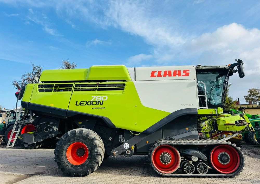 Claas Lexion 780 TT - Leikkuupuimuri: kuva Claas Lexion 780 TT - Leikkuupuimuri Claas Lexion 780 TT - Leikkuupuimuri: kuva Claas Lexion 780 TT - Leikkuupuimuri