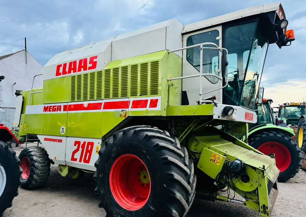 Claas MEGA 218 - Leikkuupuimuri: kuva Claas MEGA 218 - Leikkuupuimuri Claas MEGA 218 - Leikkuupuimuri: kuva Claas MEGA 218 - Leikkuupuimuri