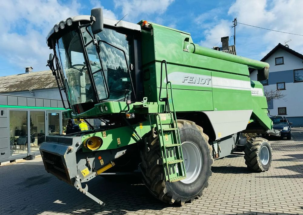 Fendt 5220E - Leikkuupuimuri: kuva Fendt 5220E - Leikkuupuimuri Fendt 5220E - Leikkuupuimuri: kuva Fendt 5220E - Leikkuupuimuri
