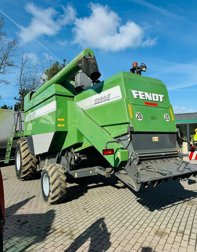 Fendt 5220E - Leikkuupuimuri: kuva Fendt 5220E - Leikkuupuimuri Fendt 5220E - Leikkuupuimuri: kuva Fendt 5220E - Leikkuupuimuri