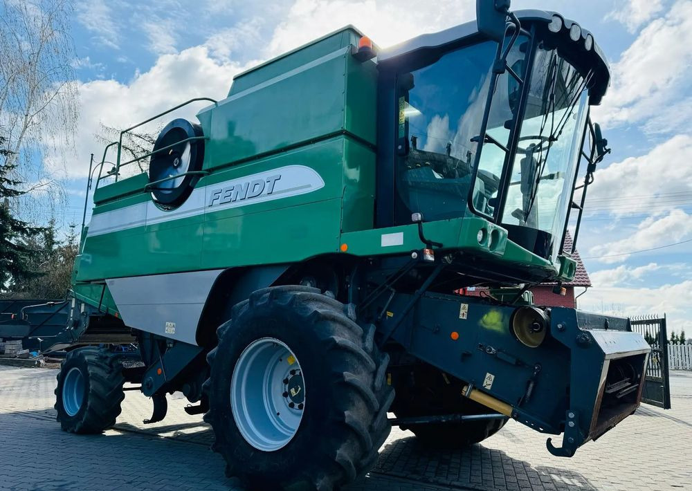 Fendt 5220E - Leikkuupuimuri: kuva Fendt 5220E - Leikkuupuimuri Fendt 5220E - Leikkuupuimuri: kuva Fendt 5220E - Leikkuupuimuri